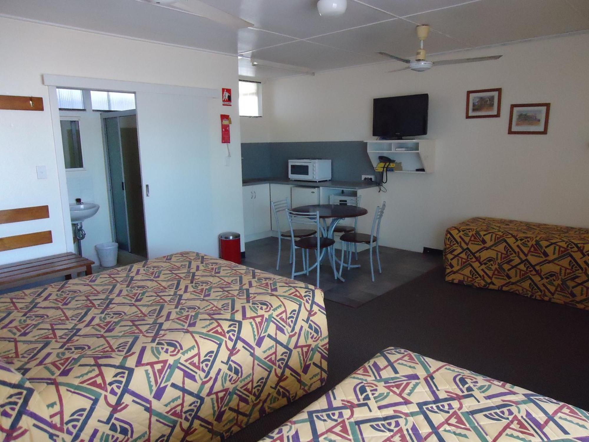 Moondarra Motel Innisfail Exterior photo