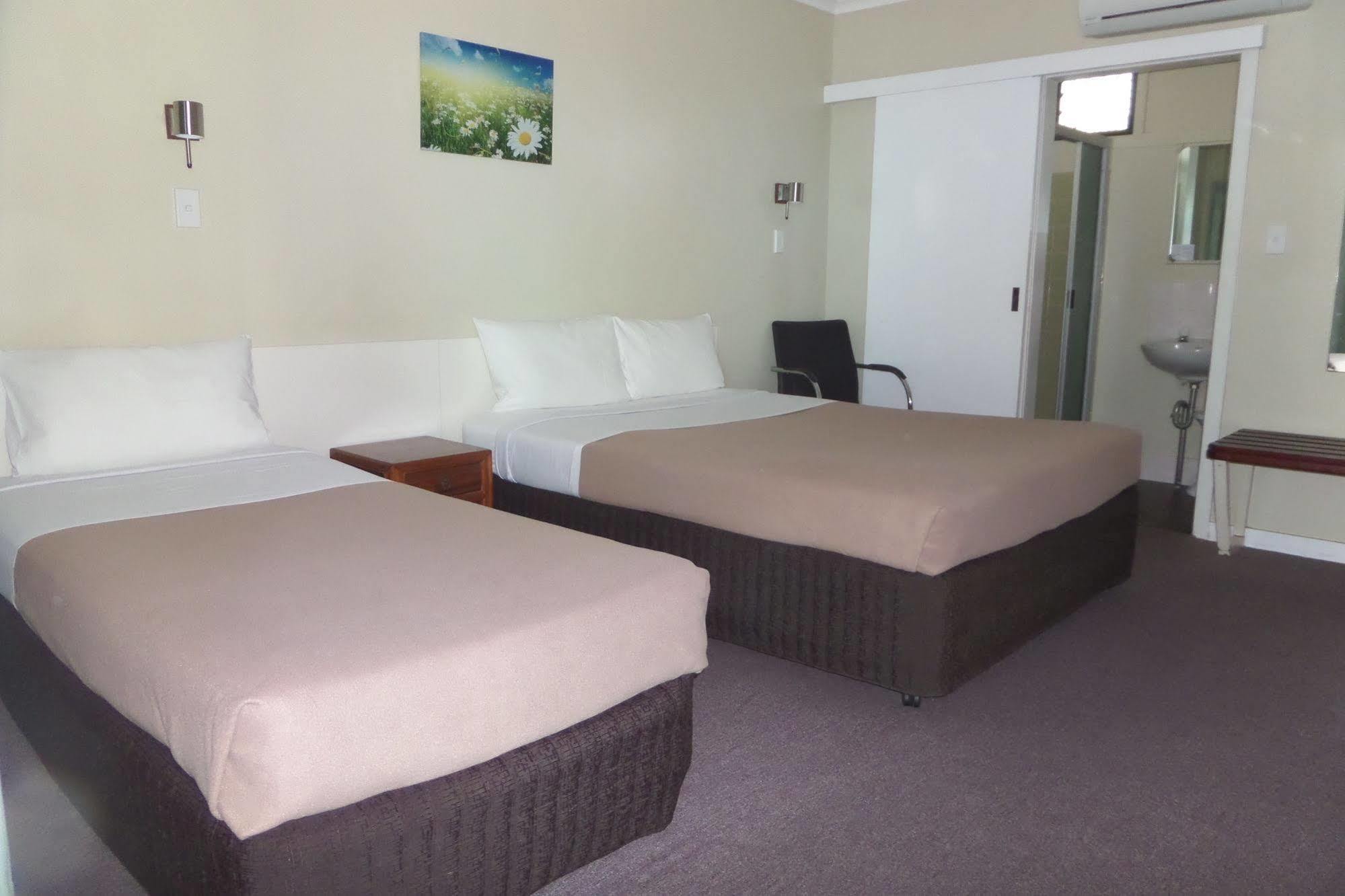 Moondarra Motel Innisfail Exterior photo