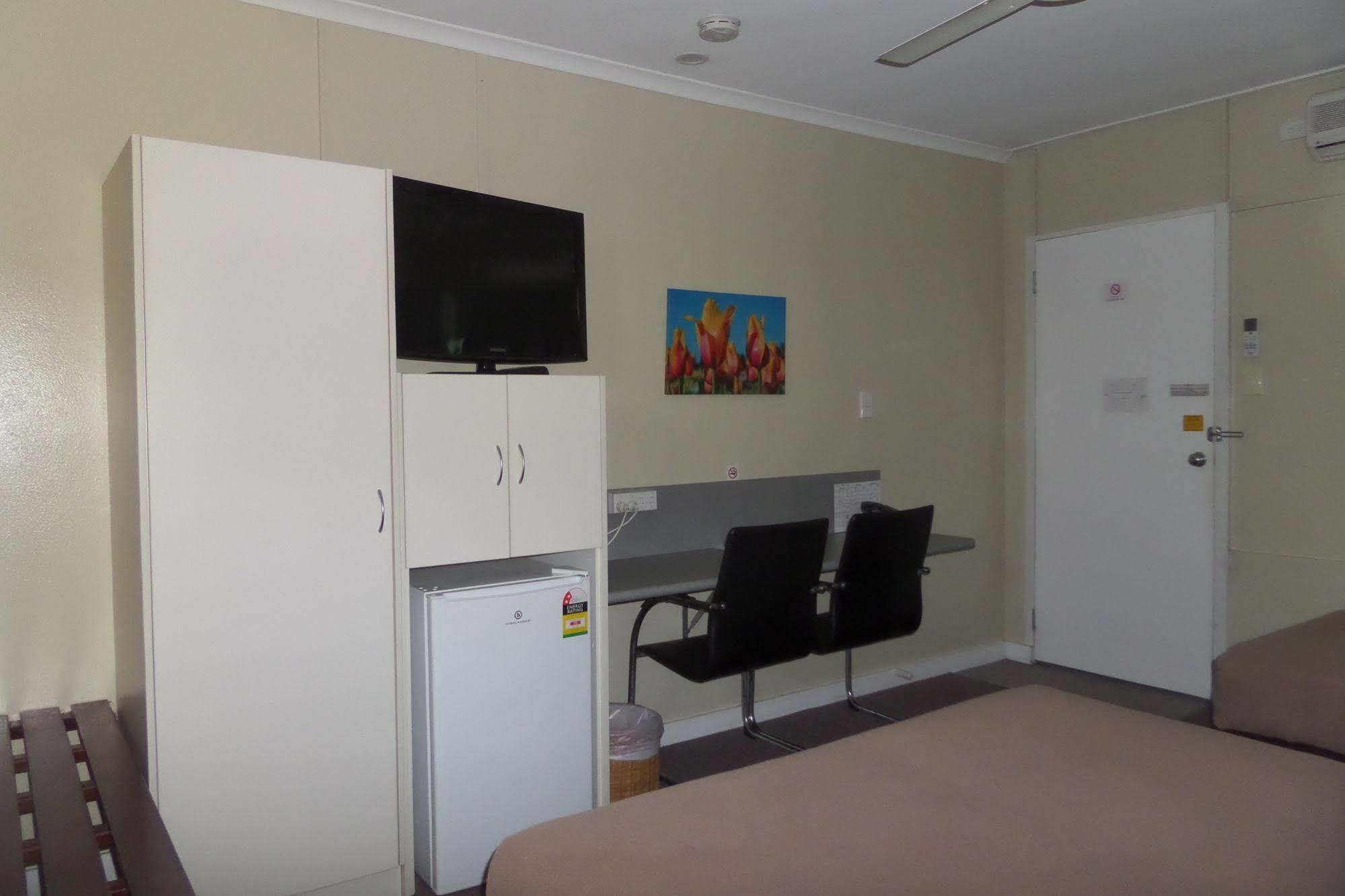 Moondarra Motel Innisfail Exterior photo